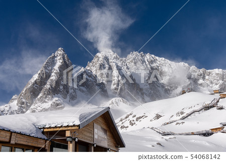 中國麗江玉龍雪山 中国観光スポット China Jade Dragon Snow Mountain 54068142
