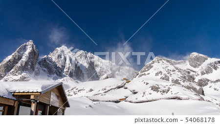中國麗江玉龍雪山 中国観光スポット China Jade Dragon Snow Mountain 54068178
