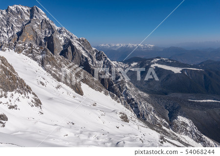 中國麗江玉龍雪山 中国観光スポット China Jade Dragon Snow Mountain 54068244