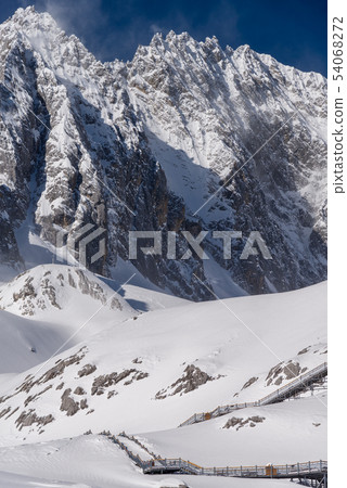 中國麗江玉龍雪山 中国観光スポット China Jade Dragon Snow Mountain 54068272