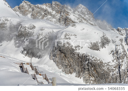 China Lijiang Jade Dragon Snow Mountain China Jade Dragon Snow Mountain 54068335