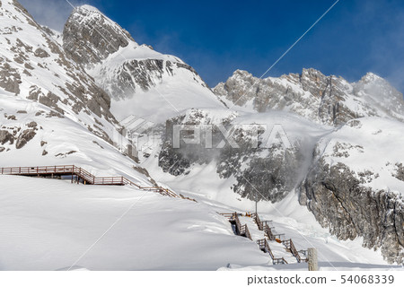 China Lijiang Jade Dragon Snow Mountain China Jade Dragon Snow Mountain 54068339