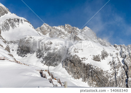 中國麗江玉龍雪山 中国観光スポット China Jade Dragon Snow Mountain 54068340