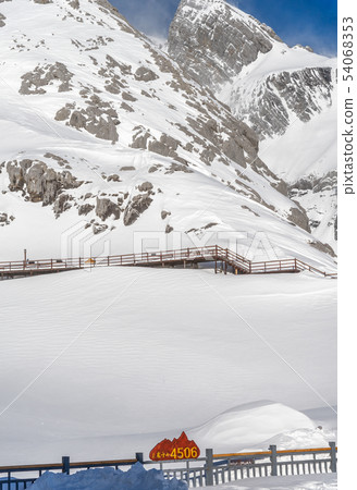 中國麗江玉龍雪山 中国観光スポット China Jade Dragon Snow Mountain 54068353
