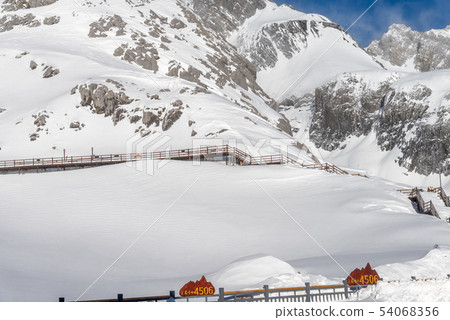 中國麗江玉龍雪山 中国観光スポット China Jade Dragon Snow Mountain 54068356