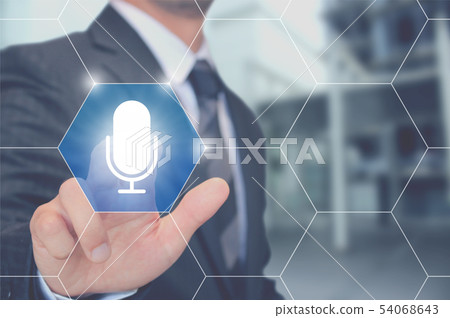 使用語音識別系統操作觸摸語音搜索按鈕 54068643