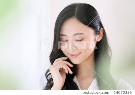 年輕女子(美女形象) 年輕女子(美女形象) 54070386