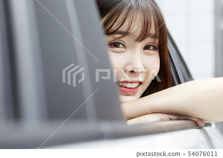 汽車,駕駛,旅行,度假,度假,年輕女子 汽車,駕駛,旅行,度假,度假,年輕女子 54076011