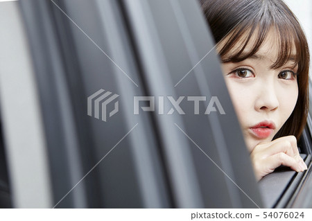 Car, drive, travel, vacation, vacation, young woman 54076024