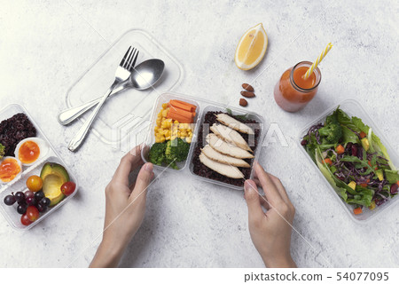 Hand holding fresh healthy diet lunch box  54077095