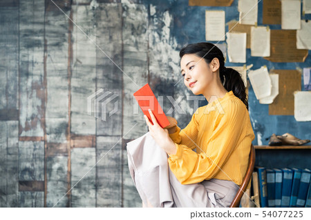 讀一本書的女人 讀一本書的女人 54077225