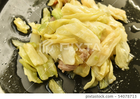stir fried slice cabbage and pork with fish sauce  54078713
