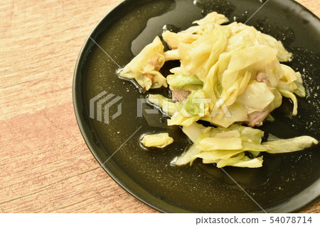stir fried slice cabbage and pork with fish sauce  54078714
