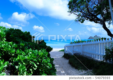 Hawaii: Lanikai Beach A roundabout to a beautiful blue sky, sea, and a beautiful shallow beach Hawaii: Lanikai Beach A roundabout to a beautiful blue sky, sea, and a beautiful shallow beach 54079393