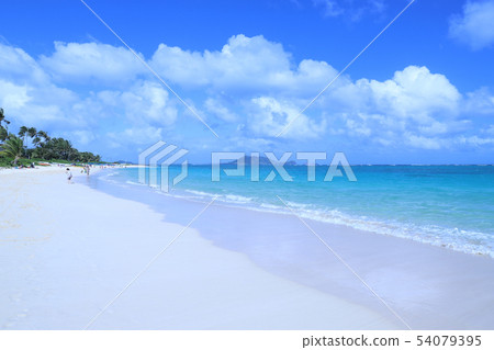Hawaii: Lanikai Beach Blue beautiful sky and sea, shallow and beautiful sandy beach Hawaii: Lanikai Beach Blue beautiful sky and sea, shallow and beautiful sandy beach 54079395