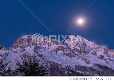 China Lijiang Jade Dragon Snow Mountain China Jade Dragon Snow Mountain 54079445