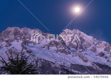 China Lijiang Jade Dragon Snow Mountain China Jade Dragon Snow Mountain 54079448