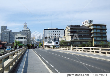 Matsue Ohashi和Ohashi河沿岸的城市景觀...島根縣松江市天氣：晴朗 54079861