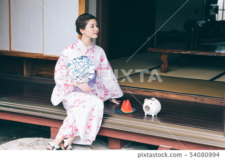 A woman in a yukata that cools on the veranda 54080994