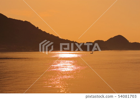 Sunset in the Seto Inland Sea Sunset in the Seto Inland Sea 54081703
