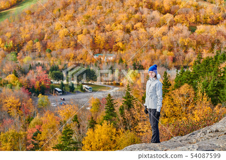 Woman tourist at Artist's Bluff in autumn Woman tourist at Artist's Bluff in autumn 54087599