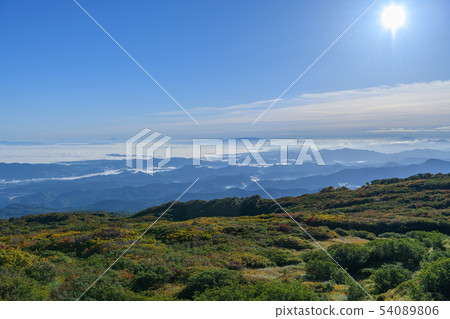 A morning view from the mountain trail leading from Mt. Yodogawa to Mt. Chokai A morning view from the mountain trail leading from Mt. Yodogawa to Mt. Chokai 54089806