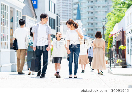 Young family 54091943