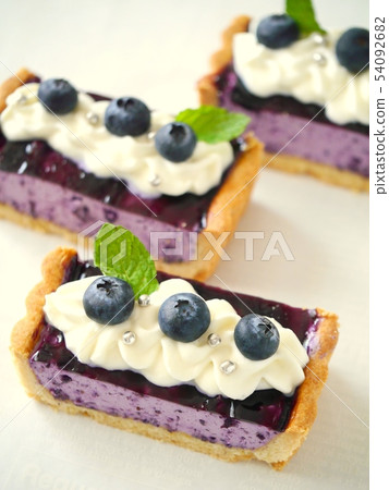 Blueberry rare cheese tart cut (vertical high angle) 54092682