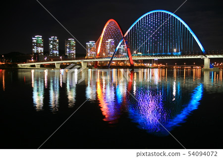 世博會橋夜景 世博會橋夜景 54094072