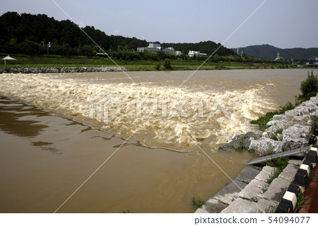 河水氾濫 河水氾濫 54094077