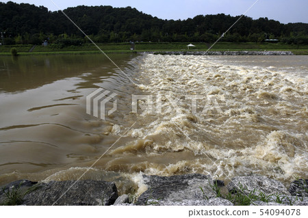 河水氾濫 河水氾濫 54094078
