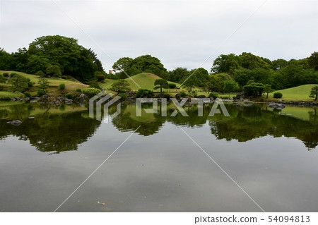 Suizenji Park in the rain 54094813