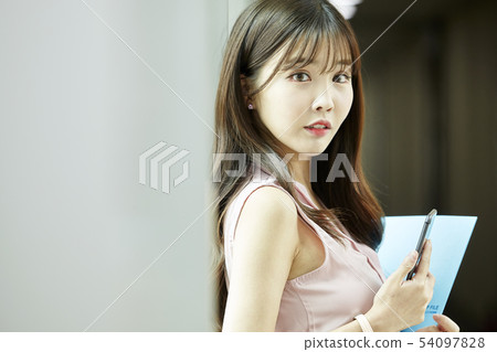 公司,辦公室,辦公室,建築,走廊,辦公室工作者,女商人 公司,辦公室,辦公室,建築,走廊,辦公室工作者,女商人 54097828