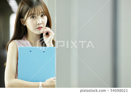 公司,辦公室,辦公室,建築,走廊,辦公室工作者,女商人 公司,辦公室,辦公室,建築,走廊,辦公室工作者,女商人 54098021