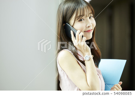 公司,辦公室,辦公室,建築,走廊,辦公室工作者,女商人 公司,辦公室,辦公室,建築,走廊,辦公室工作者,女商人 54098085