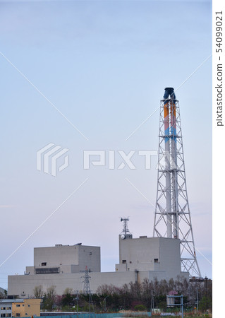 在清晨拍攝北海道日期火力發電廠的景觀 在清晨拍攝北海道日期火力發電廠的景觀 54099021