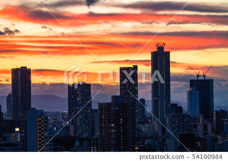 <<Tokyo>> Tokyo evening view, towards Ikebukuro 54100984