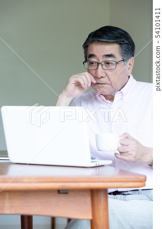 高級IT利用率圖像 54101411