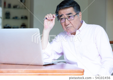 Senior IT utilization image 54101456