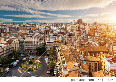 Aerial view on Marienplatz town hall and Frauenkirche in Munich, Germany 54102786