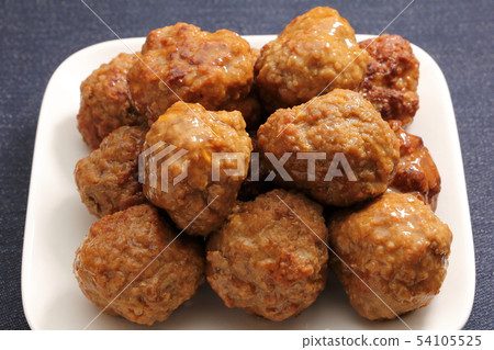 Sweet and sour bean paste of meat dumplings. 54105525