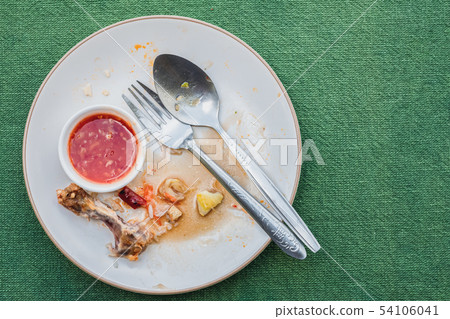 Top view of empty plate, dirty after the meal is finished on tablet with copy space 54106041
