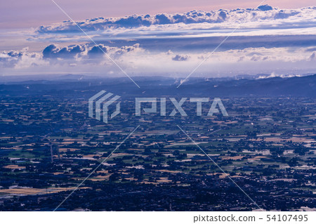 (Toyama Pref.) Tonami's scattered village and dawn seen from Mt. Ikuo (Toyama Pref.) Tonami's scattered village and dawn seen from Mt. Ikuo 54107495