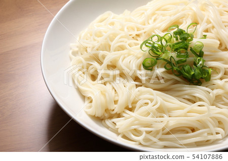 Hiyamugi (the seasoning is green onion). 54107886