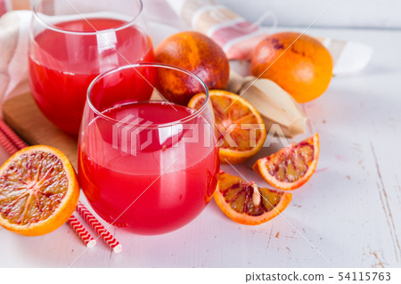 Cocktails with blood orange 54115763