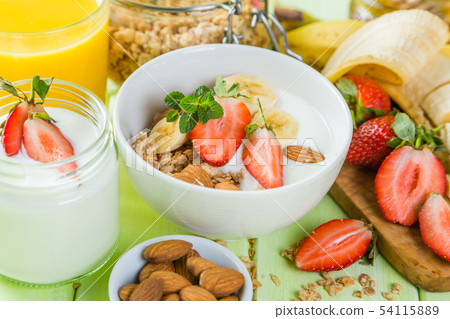 Breakfast - strawberry and banana muesli with yogurt 54115889