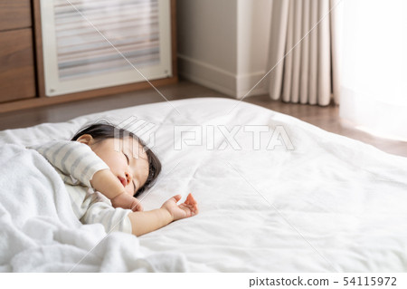 Child nap sleep 54115972