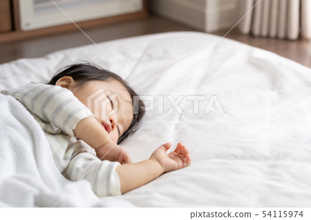 Child nap sleep 54115974