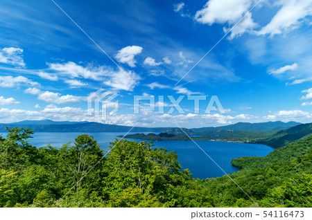 [Lake Towada, Aomori Prefecture] Spring Towada Lake 54116473