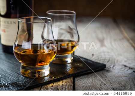 Whiskey with ice in glasses Whiskey with ice in glasses 54116939